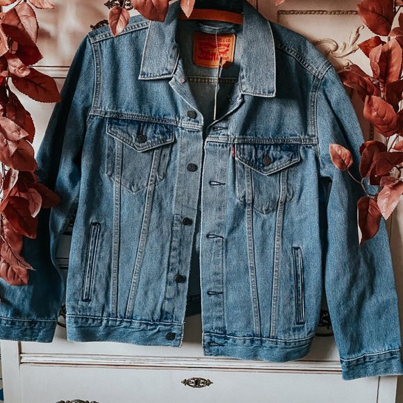 Levi's Other - NWT Levi's Medium Wash Trucker Jacket
